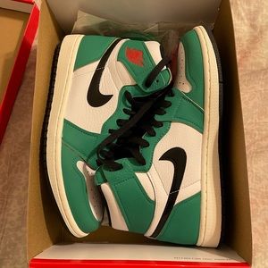 Brand new Nike Air Jordan 1 Retro High OG lucky green